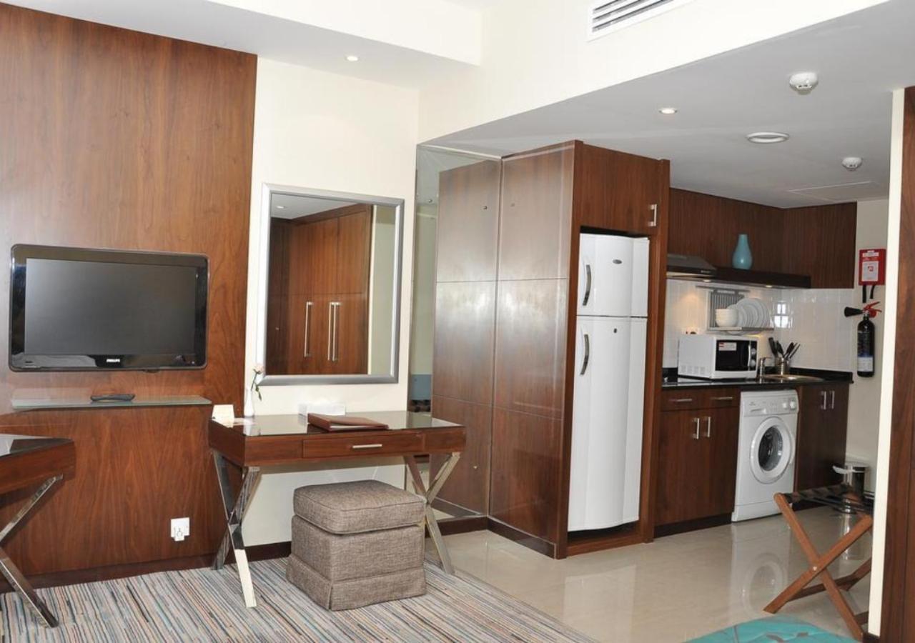 Phoenix Plaza Hotel Apartments Abu Dhabi Exterior photo