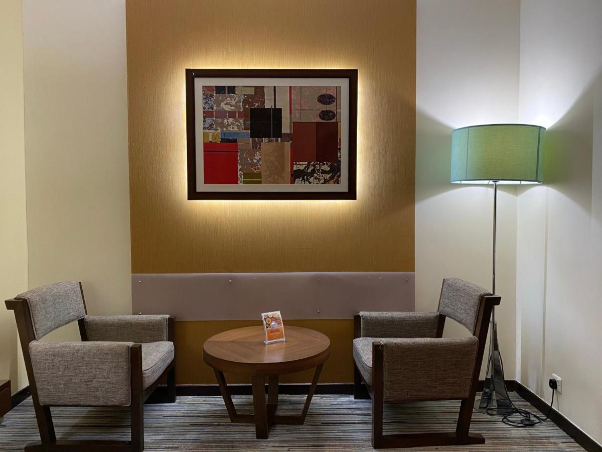 Phoenix Plaza Hotel Apartments Abu Dhabi Exterior photo
