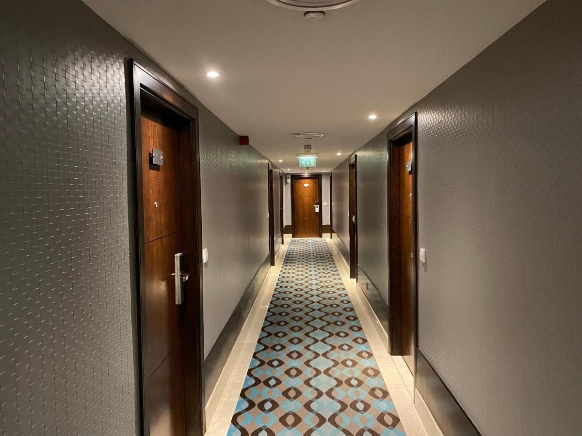 Phoenix Plaza Hotel Apartments Abu Dhabi Exterior photo