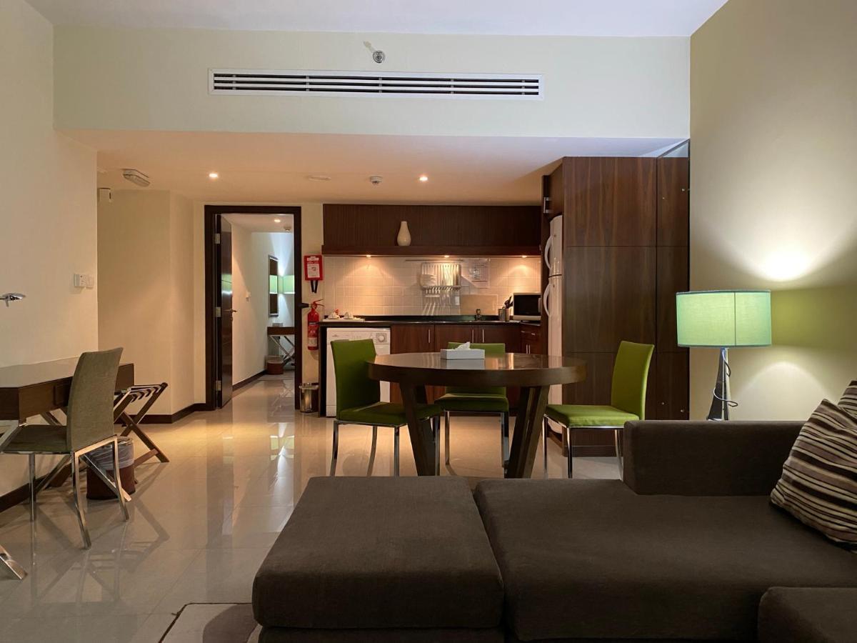 Phoenix Plaza Hotel Apartments Abu Dhabi Exterior photo