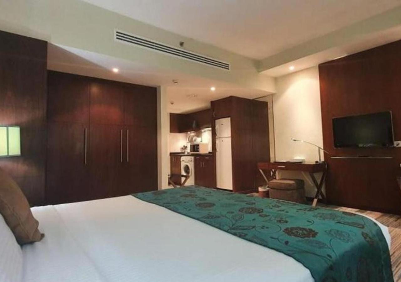 Phoenix Plaza Hotel Apartments Abu Dhabi Exterior photo