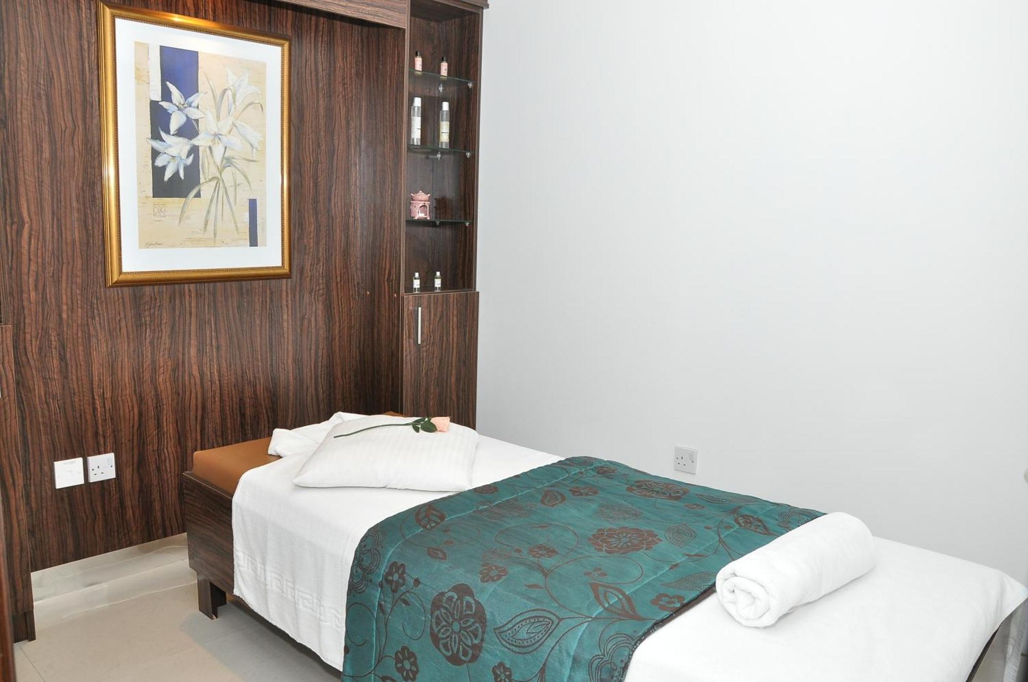 Phoenix Plaza Hotel Apartments Abu Dhabi Exterior photo