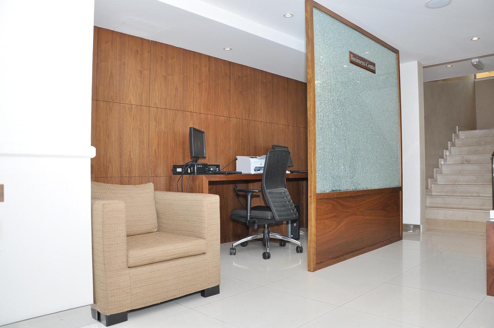 Phoenix Plaza Hotel Apartments Abu Dhabi Exterior photo
