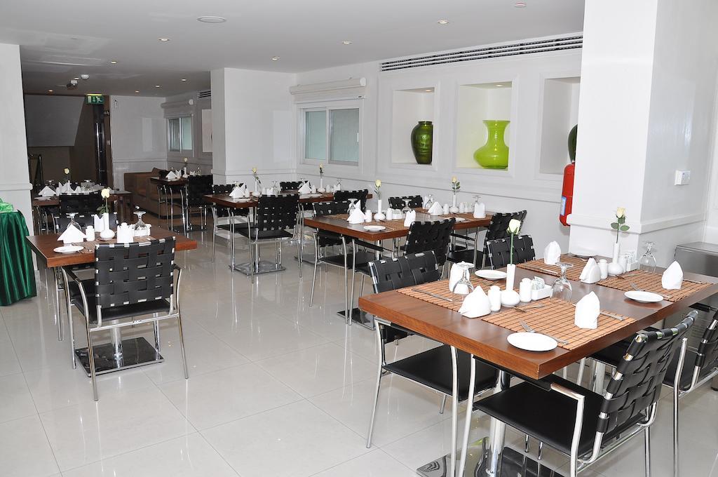 Phoenix Plaza Hotel Apartments Abu Dhabi Exterior photo